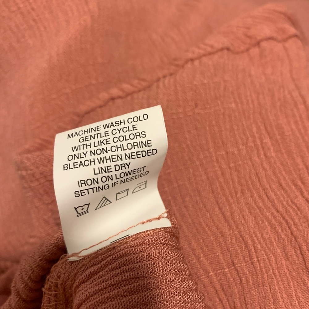 NWT eyeshadow Flutter Sleeved Top - Picture 5 of 6